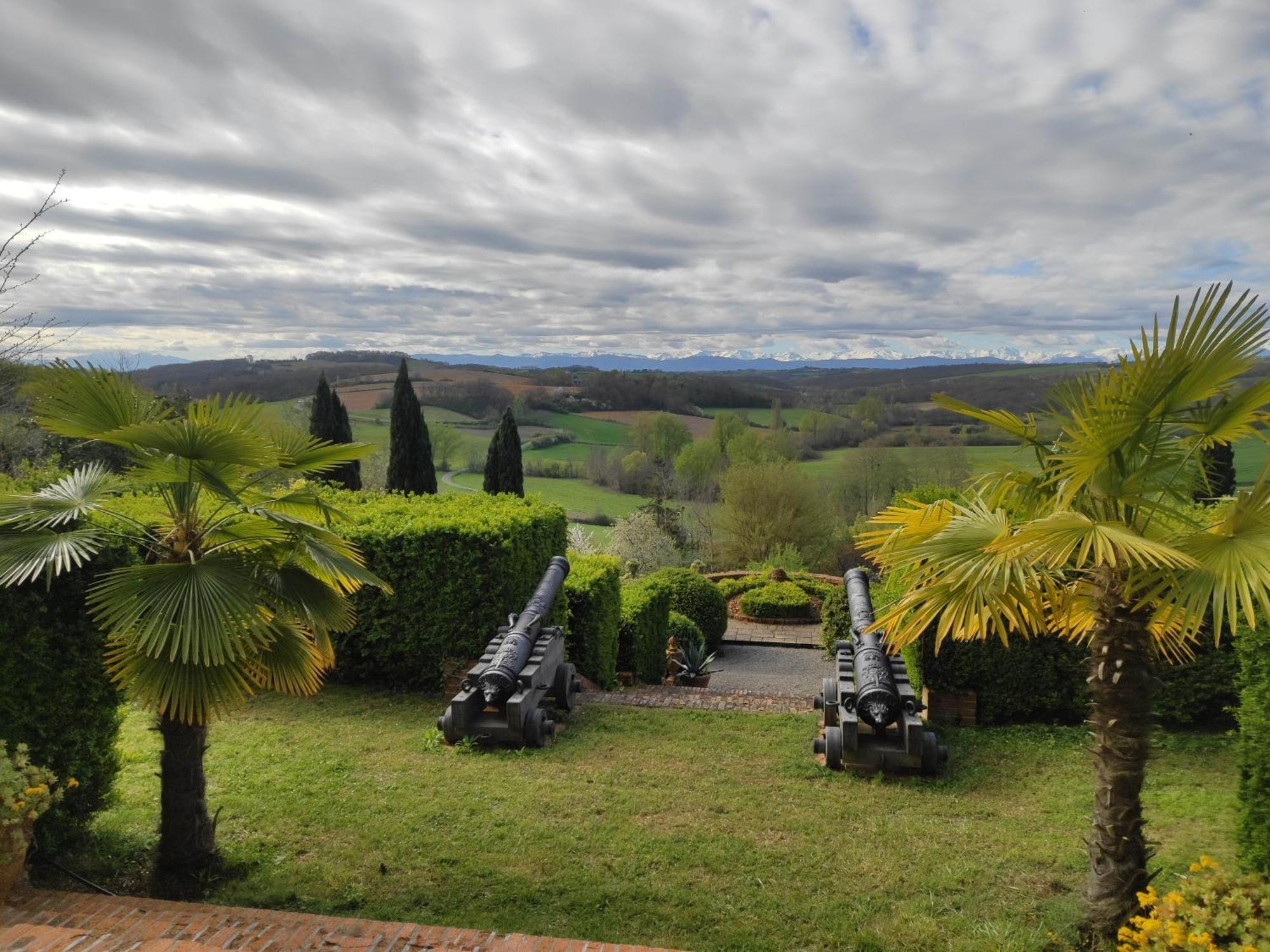 Chateau De Pys Guest House Latrape Exterior photo