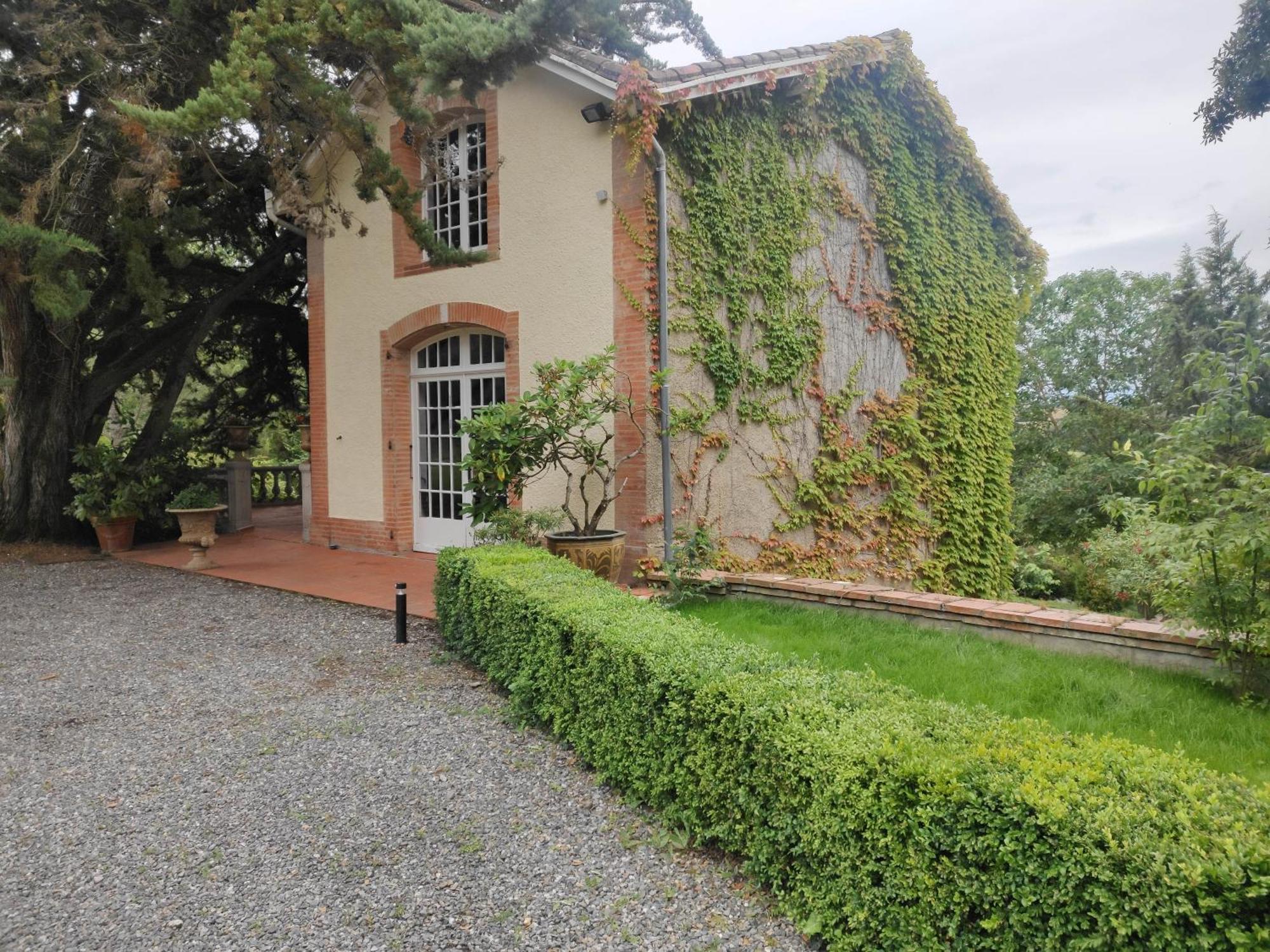 Chateau De Pys Guest House Latrape Exterior photo